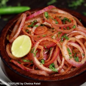 ઓનીયન લચ્છા સલાડ બનાવવાની રીત - Laccha Onion Salad recipe in Gujarati