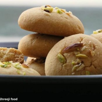 નાનખટાઈ બનાવવાની રીત - નાનખટાઈ રેસીપી - nankhatai recipe in gujarati - nankhatai banavani rit