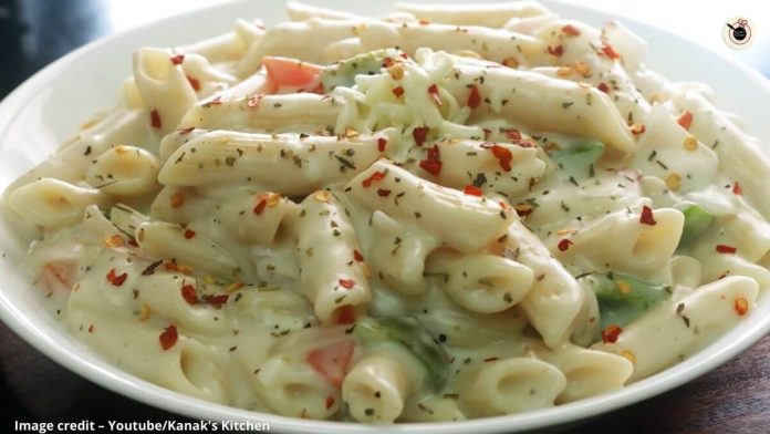 વ્હાઈટ સોસ પાસ્તા બનાવવાની રીત - સફેદ સોસ પાસ્તા રેસીપી - white sauce pasta banavani rit gujarati ma - white sauce pasta recipe in gujarati - white sauce pasta banavani recipe