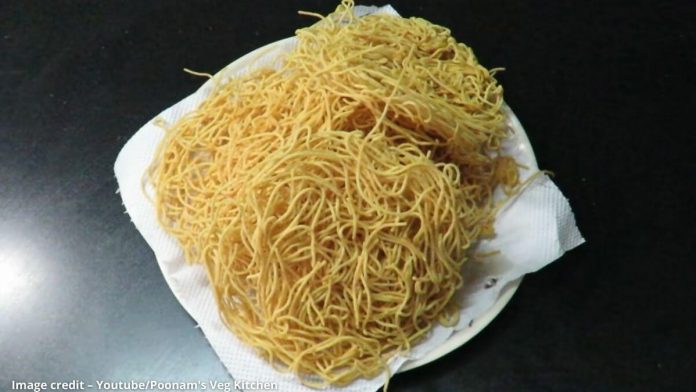 chana na lot ni sev banavani rit સેવ બનાવવાની રીત - sev banavani rit - chana na lot ni sev banavani rit - ચણાના લોટની સેવ બનાવવાની રીત - ચણાના લોટની ઝીણી સેવ - ચણાના લોટની સેવ પાડવાની રીત - chana na lot ni sev banavani rit - chana na lot ni sev banavani recipe - chana na lot ni sev ni recipe