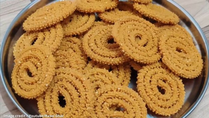 ઘઉં ના લોટ ની ચકરી - ઘઉં ના લોટ ની ચકરી બનાવવાની રીત - ghau na lot ni chakri - ghau na lot ni chakri banavani rit gujarati ma - ghau na lot ni chakri recipe in gujarati - wheat flour chakli recipe in gujarati - ghau na lot ni chakli banavani rit - ghau na lot ni chakli in gujarati - ghau na lot ni chakli recipe in gujarati