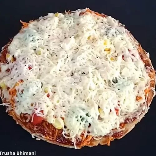 Bhakhri pizza - ભાખરી પિઝા - ભાખરી પીઝા બનાવવાની રીત - ભાખરી ના પીઝા બનાવવાની રીત - bhakri pizza recipe - bhakri pizza recipe in gujarati - bhakri pizza banavani rit - bhakri pizza base recipe