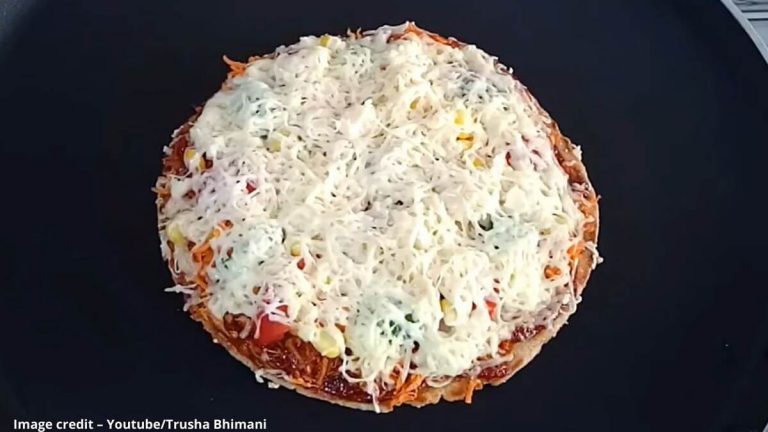 ભાખરી પીઝા બનાવવાની રીત | bhakri pizza banavani rit | bhakri pizza recipe in gujarati ભાખરી પીઝા બનાવવાની રીત | bhakri pizza banavani rit | bhakri pizza recipe in gujarati