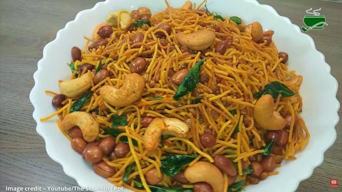 બોમ્બે મિક્સ ચેવડો બનાવવાની રીત - બોમ્બે મિક્સ બનાવવાની રીત - bombay mix banavani rit - bombay mix recipe in gujarati - bombay mixer banavani rit - bombay mixer recipe in gujarati