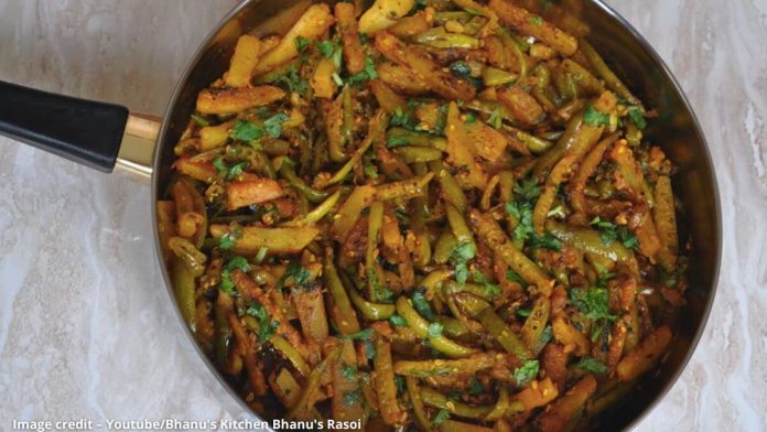 ટીંડોળા બટાકા નું શાક બનાવવાની રીત - tindora batata nu shaak gujarati - tindora batata nu shaak banavani rit - tindora batata nu shaak recipe in gujarati