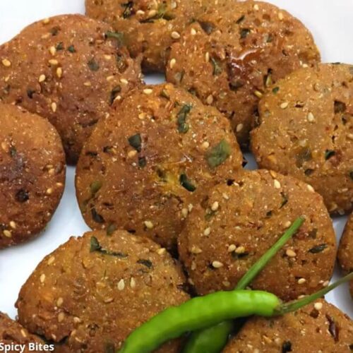 bajri na vada banavani rit - બાજરીના વડા બનાવવાની રીત - બાજરી ના લોટ ના વડા બનાવવાની રીત - bajri na lot na vada recipe in gujarati - bajri na lot na vada ni recipe - બાજરી ના વડા બનાવવાની રીત