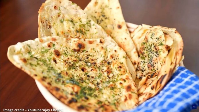 નાન તવા પર બનાવવાની રીત - tava par naan banavani rit - tawa naan recipe in gujarati - તવા પર નાન બનાવવાની રીત