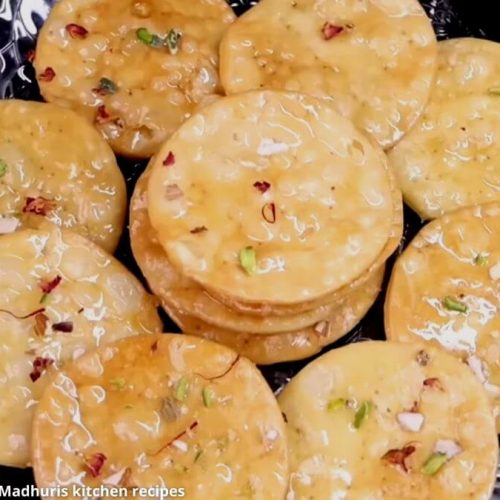 મીઠી મઠરી બનાવવાની રીત - mithi mathri banavani rit - meethi mathri banavani rit - gujarati sweet mathri recipe - meethi mathri recipe in gujarati - mithi mathri - meethi mathri - meethi mathri recipe - મીઠી મઠરી