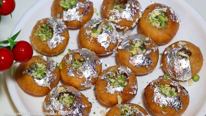 મીની માવા કચોરી બનાવવાની રીત - Mini mava kachori banavani rit - Mini mava kachori recipe in gujarati