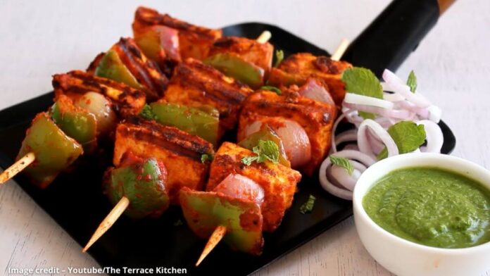 પનીર ટીકા - પનીર ટીક્કા બનાવવાની રીત - paneer tikka banavani rit - paneer tikka recipe in gujarati - પનીર ટીકા બનાવવાની રીત