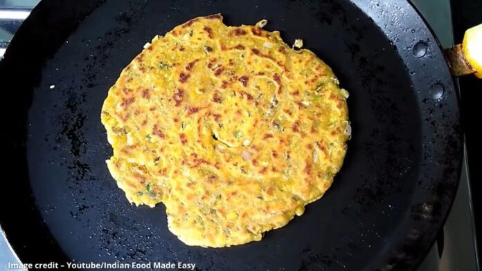 બચેલી દાળ ના પરોઠા બનાવવાની રીત - Bacheli dal na parotha banavani rit - Leftover daal paratha recipe in gujarati
