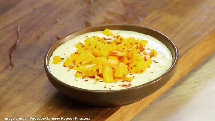 આંબા ફુદીના નું રાયતું બનાવવાની રીત - Amba fudina nu raitu banavani rit - Mango Mint Raita recipe in gujarati