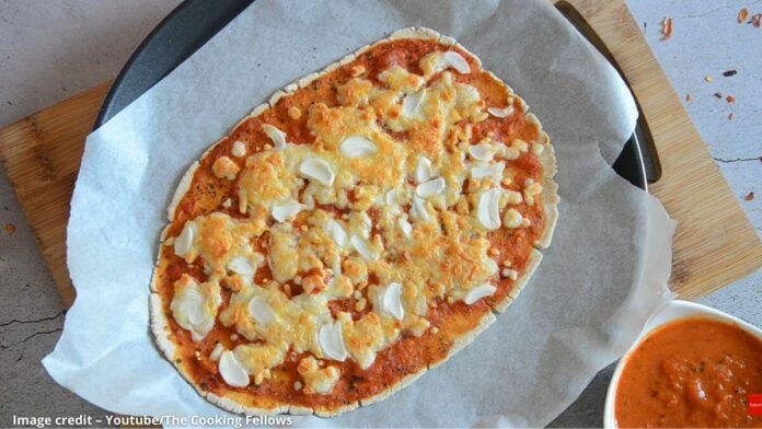 જુવાર ના લોટ ના પીઝા બનાવવાની રીત - jowar na lot na pizza banavani rit - jowar na lot na pizza recipe in gujarati - jowar na flour na pizza recipe in gujarati