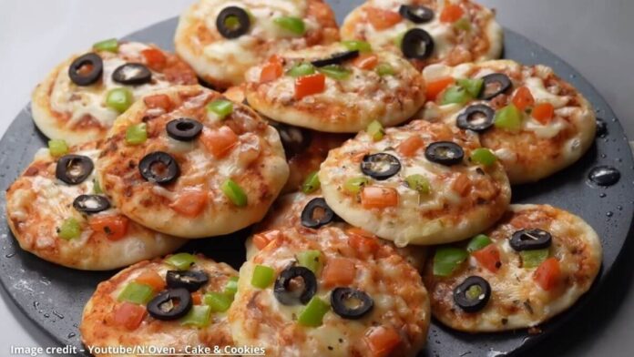 મીની પીઝા બનાવવાની રીત - Mini pizza banavani rit - Mini pizza recipe in gujarati