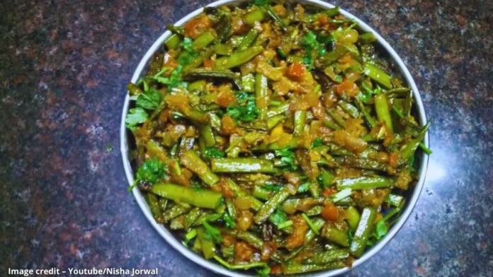 દેશી મસાલા ગુવાર ફલી નું શાક - Deshi masala guvar fali nu shaak - દેશી મસાલા ગુવાર ફલી નું શાક બનાવવાની રીત - Deshi masala guvar fali nu shaak banavani rit - Deshi masala guvar fali nu shaak recipe in gujarati