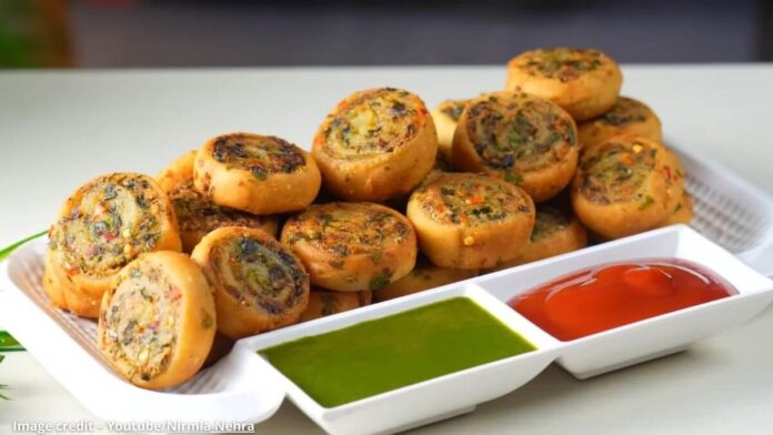 સોજી મેથી બટાકા રોલ - Soji methi bataka roll