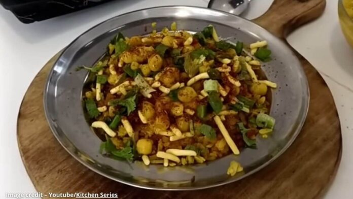 Pauva usal - પૌવા ઉસળ