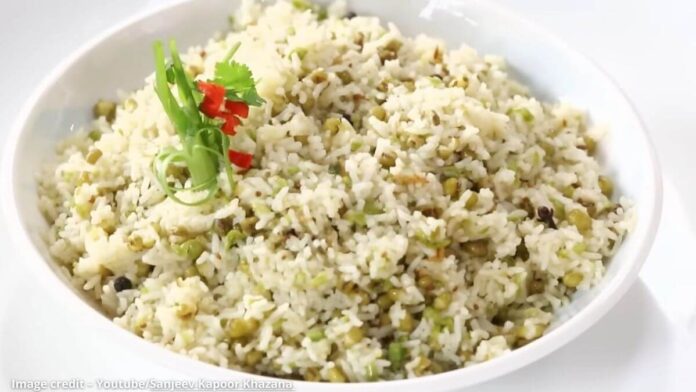 Mag vatana ni khichdi Mag vatana ni khichdi - મગ વટાણા ની ખીચડી