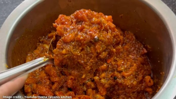 Suki kharek keri nu athanu - સૂકી ખારેક કેરી નું અથાણું