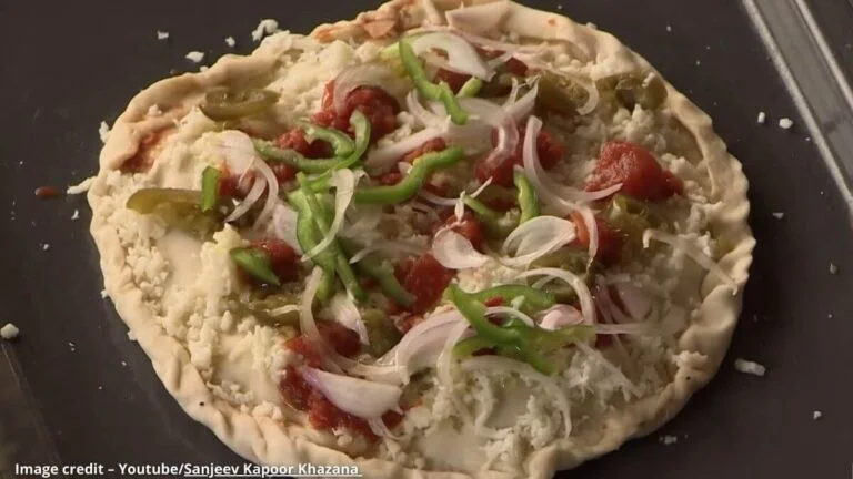 Stuffed pizza banavani rit | સ્ટફ્ડ પિઝા બનાવવાની રીત Stuffed pizza banavani rit | સ્ટફ્ડ પિઝા બનાવવાની રીત