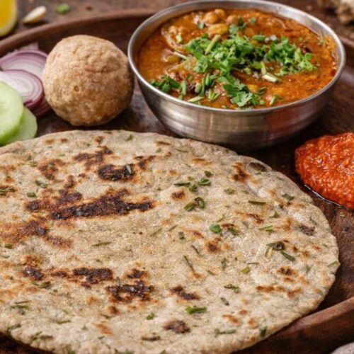 લીલા લસણ વાળો બાજરી નો રોટલો - Lila Lasan Valo Bajri No Rotlo