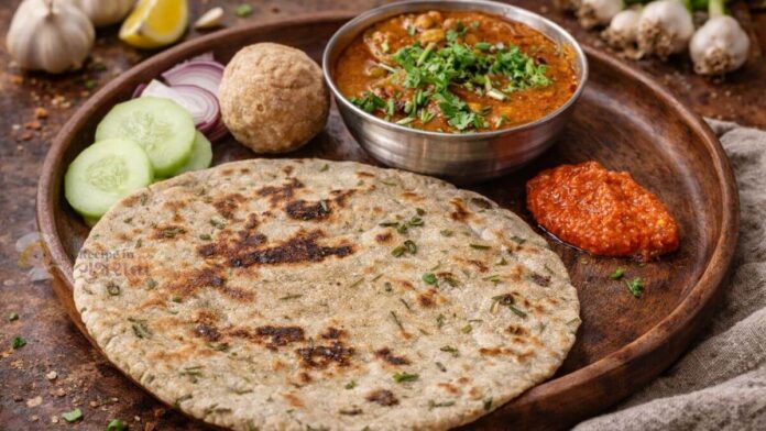 લીલા લસણ વાળો બાજરી નો રોટલો - Lila Lasan Valo Bajri No Rotlo