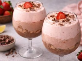 Strawberry Chocolate Mousse Recipe in Gujarati | સ્ટ્રોબેરી ચોકલેટ મૂઝ બનાવવાની રીત Strawberry Chocolate Mousse - સ્ટ્રોબેરી ચોકલેટ મૂઝ